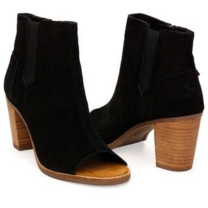 TOMs size 8 open toe booties